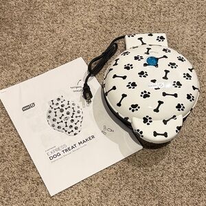 Dash Dog Treat Maker - White with Black Paws and Bones